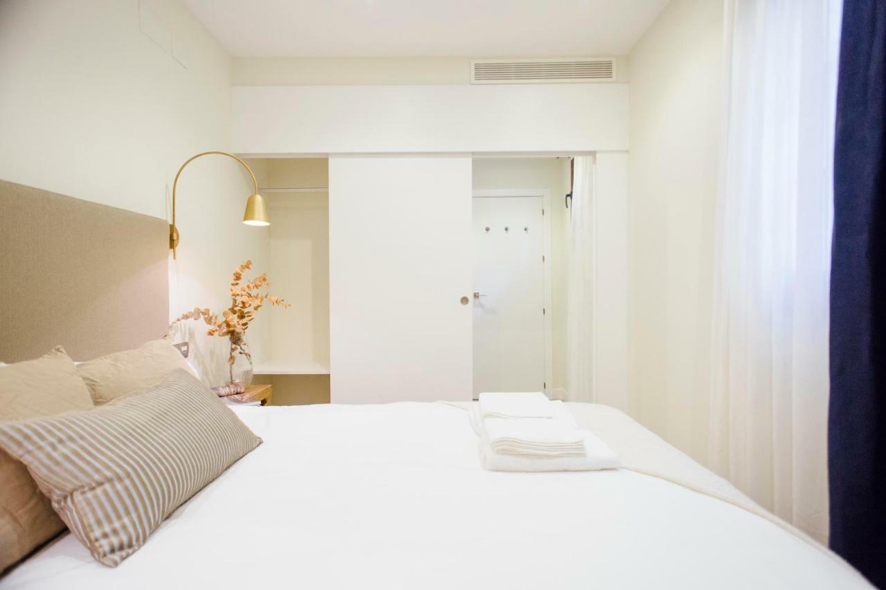 One&Lux Byron Suites Sevilla Exterior foto