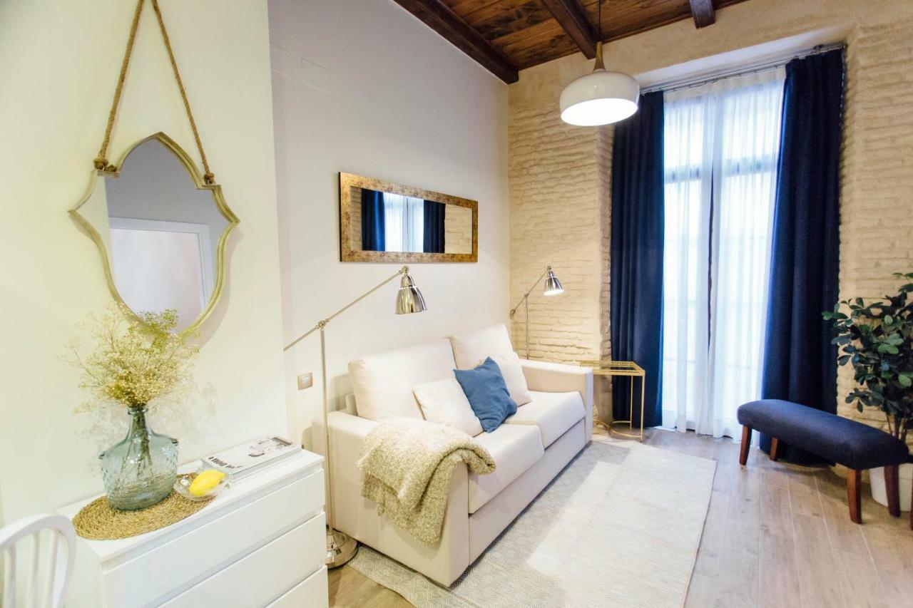 One&Lux Byron Suites Sevilla Exterior foto